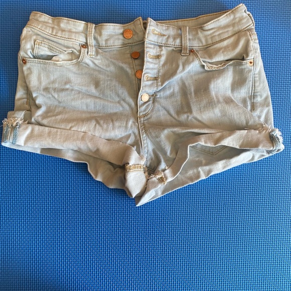 Target Stretchy! High Rise Denim Light Blue Jean Shorts Midi hi-rise size 8 29 - Picture 6 of 7